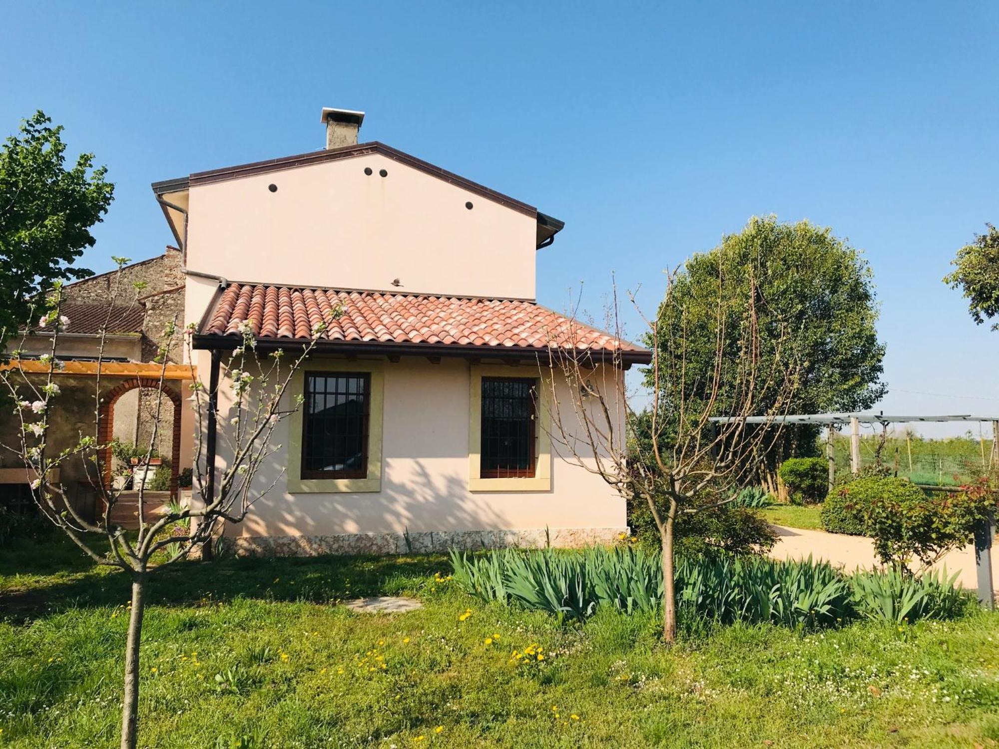 Una Casa Di Campagna Dossobuono Luaran gambar