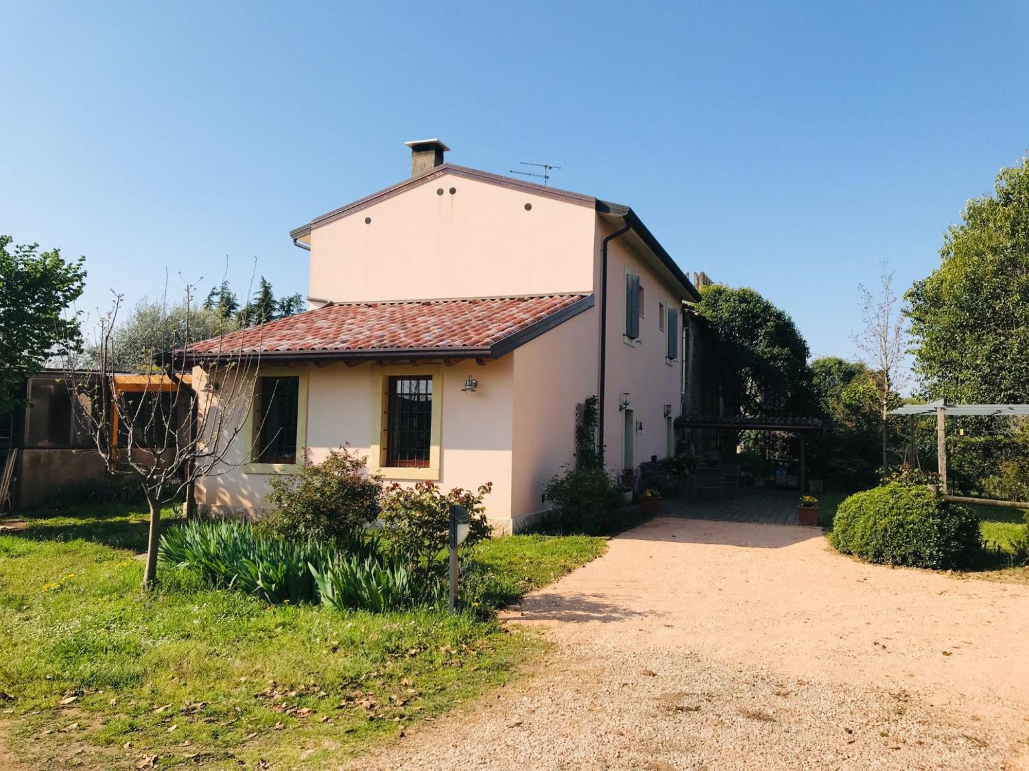Una Casa Di Campagna Dossobuono Luaran gambar